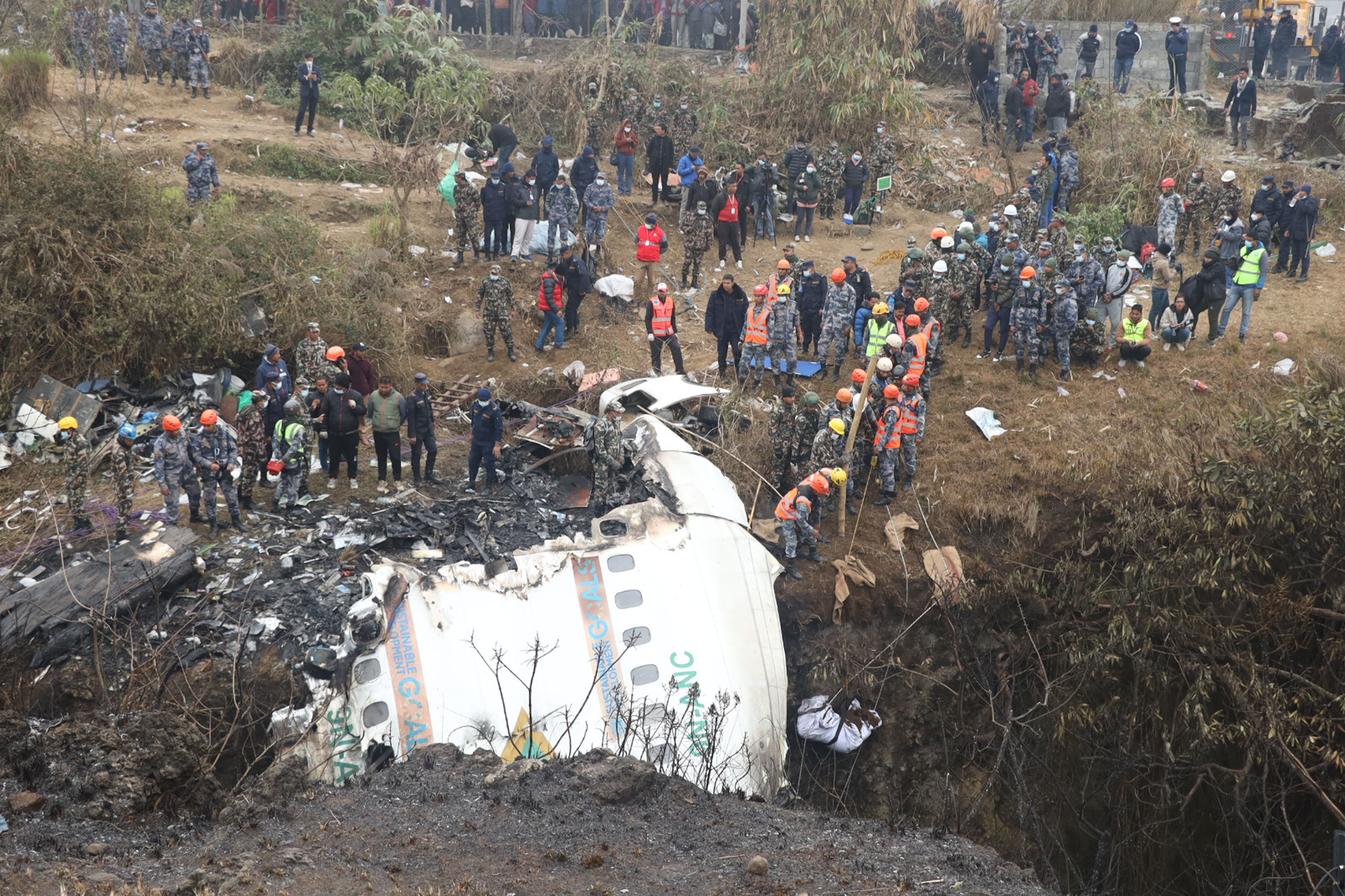 विमान दुर्घटना : ७० जनाको शव भेटियो